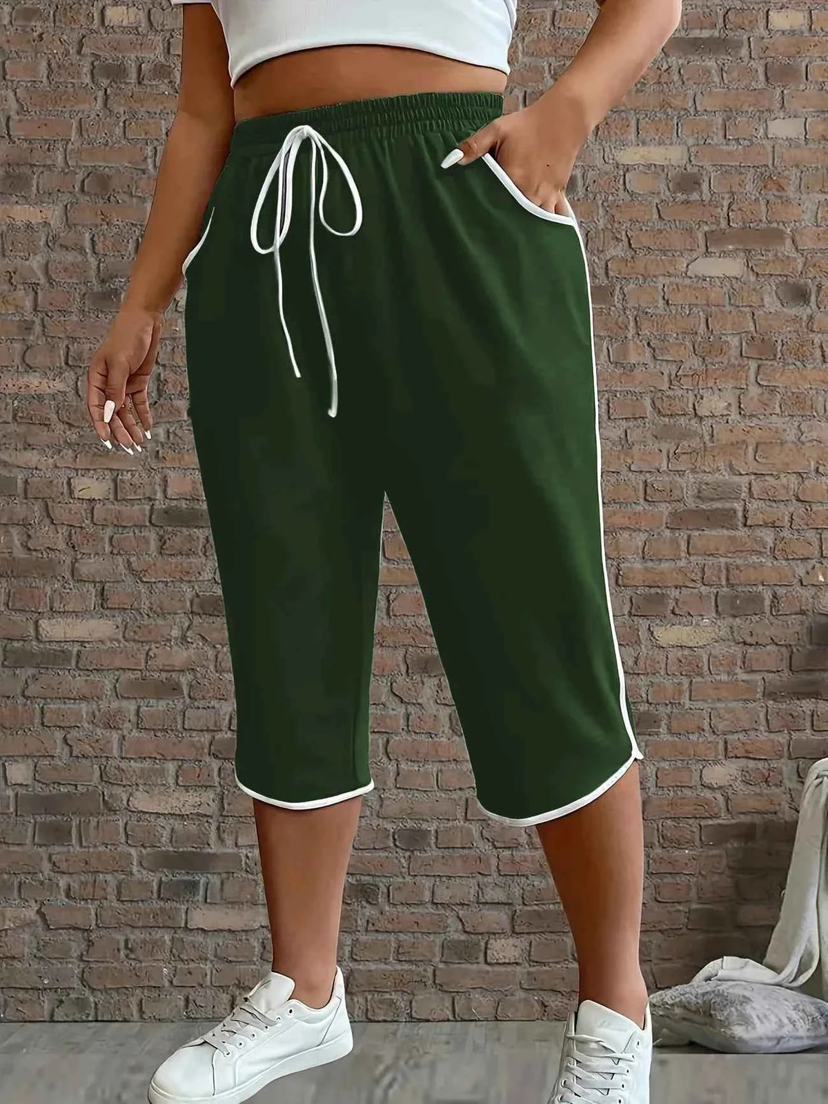 Plus size women's contrasting comfortable stretch cropped pants