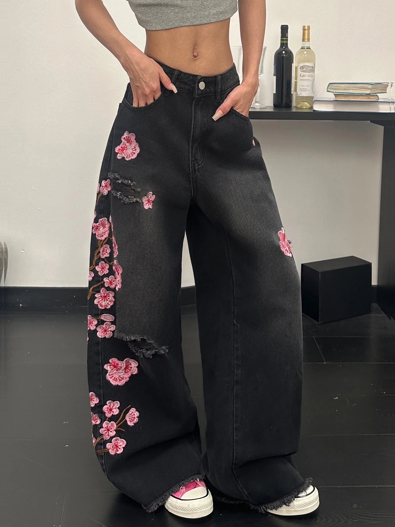Women's European And American Style Floral Embroidered Black Loose Wide-Leg Jeans, Street Trend, Fashionable And Versatile, Soft And Comfortable High-Waisted Straight Trousers