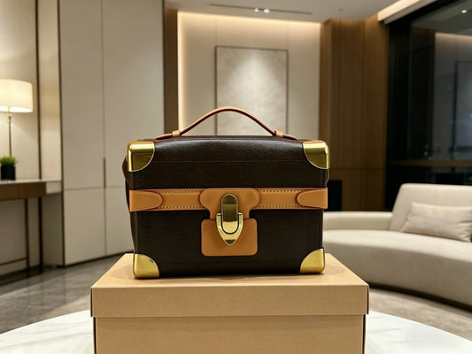 2026 New Women's Boxy Handbag Retro Metal Lock Corner Design Versatile Commuter Purse 19X15cm ZX8720