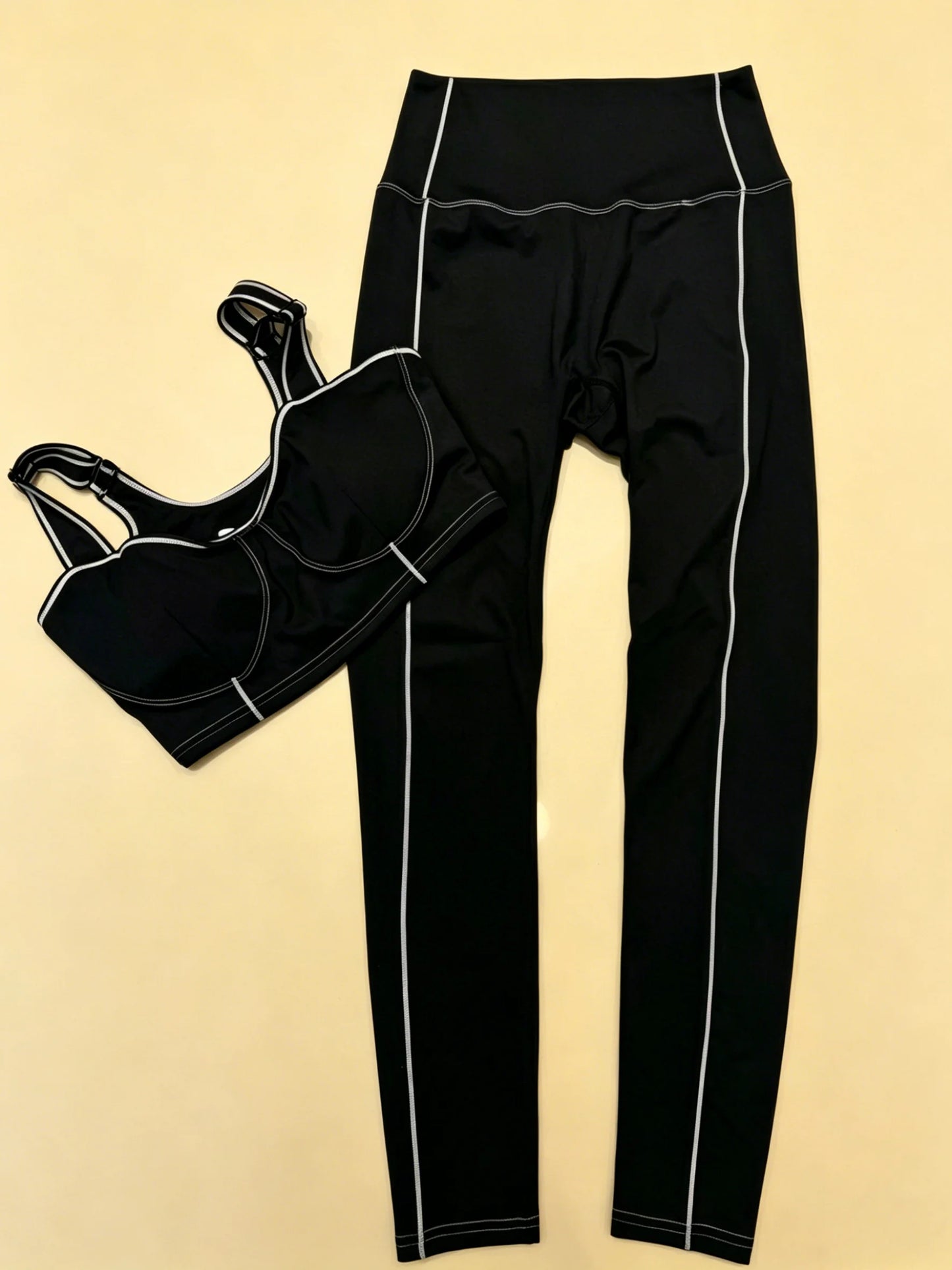 2026 New Women's Black Yoga Suit Sports Set Size M L Tight High Elasticity Code 027