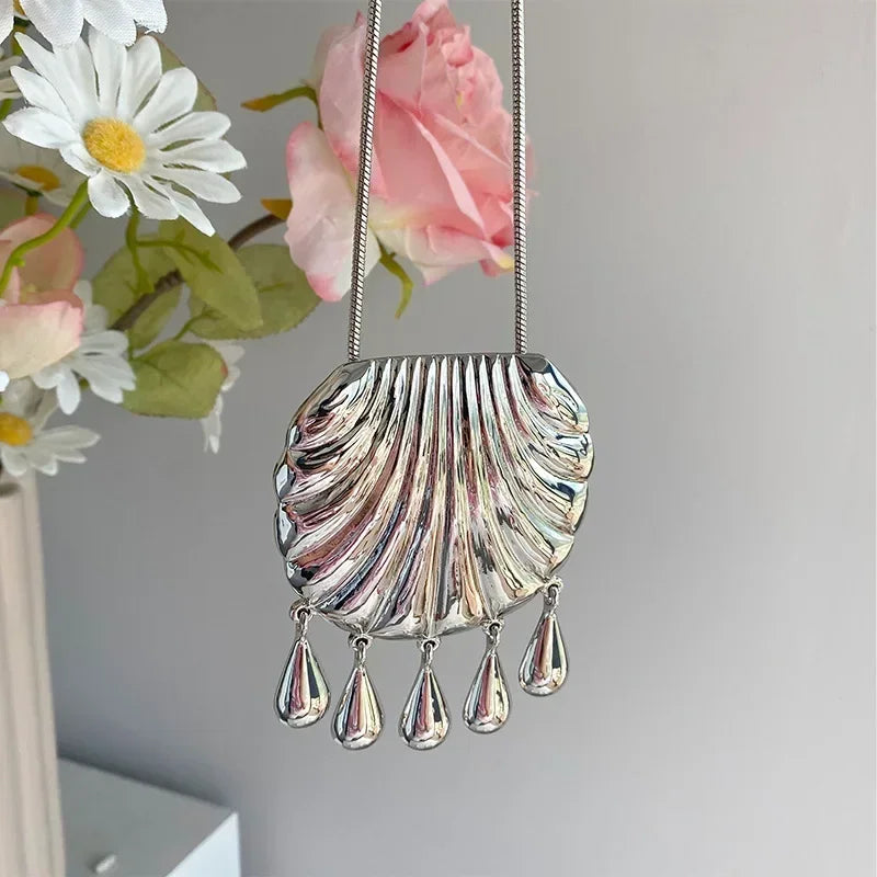 Vintage Exaggerated Metal Large Shell Shape Tassel Water Drop Pendant Necklaces for Women Party Heavy Jewelry Fashion Accessory