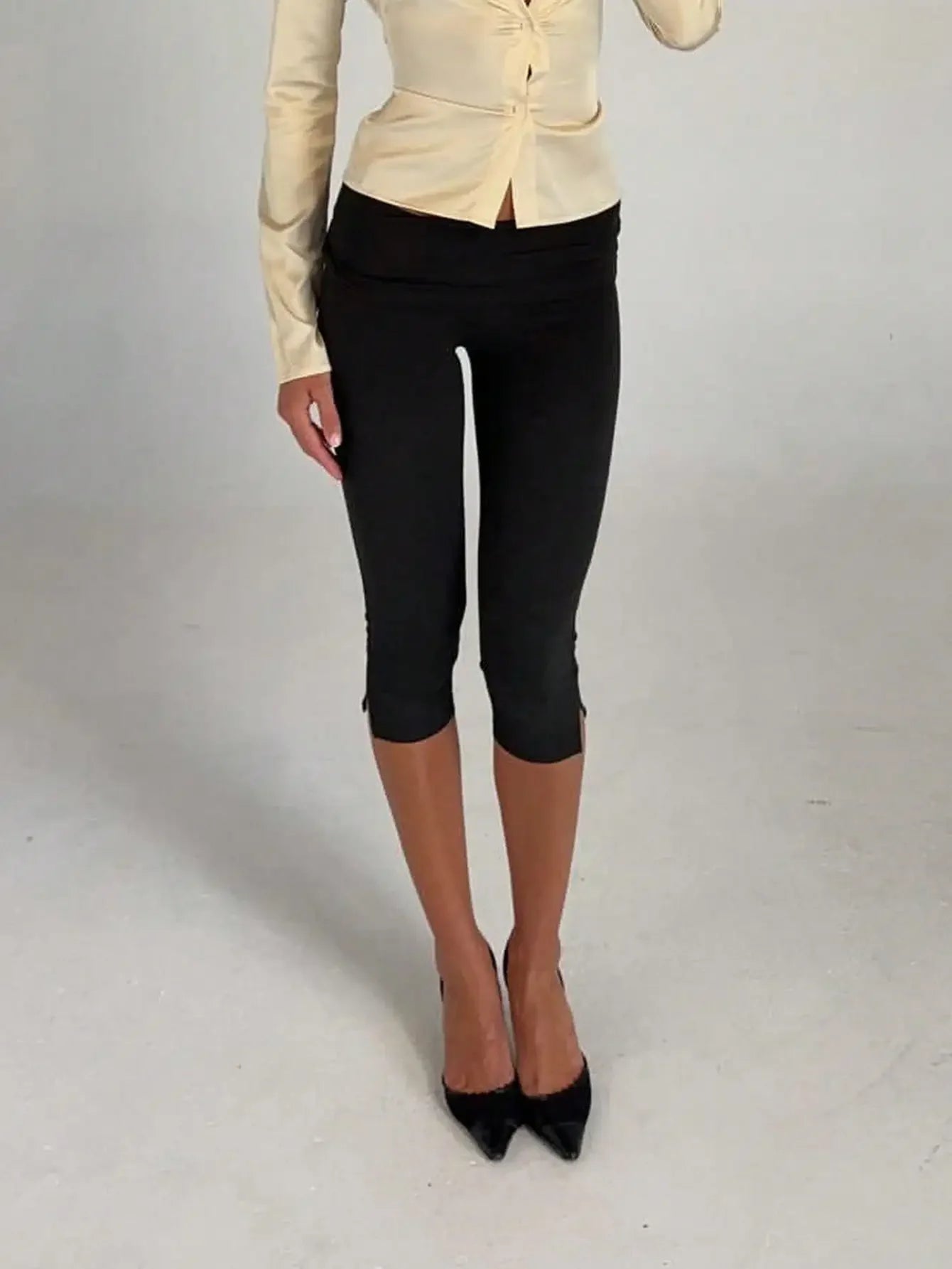 Women's Y2K Low Waist White Capri Leggings Fold Over Waistband Split Hem Solid Color Slim Fit Stretchy Cropped Leggings Buttery