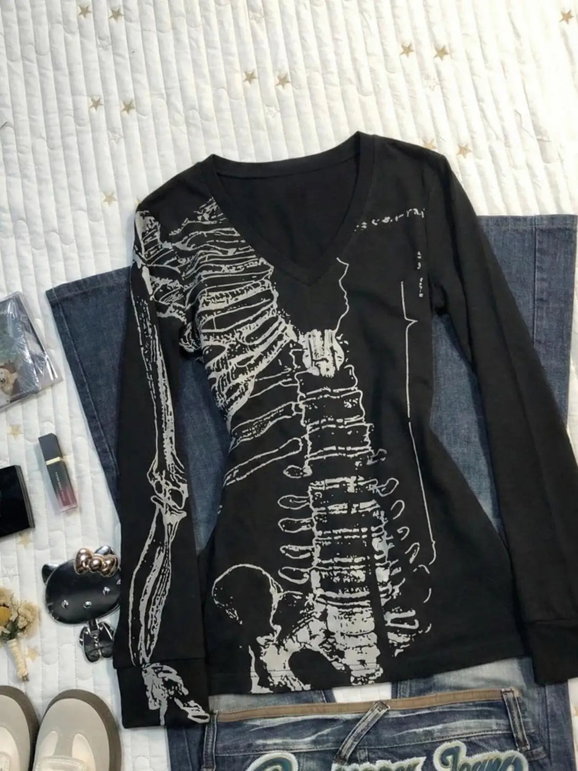 Spring American Retro Skull Printed Long Sleeve Tshirts Women V Neck Slim Fit Waist Base Tops Punk Dark Y2k Gothic Fashion Tees