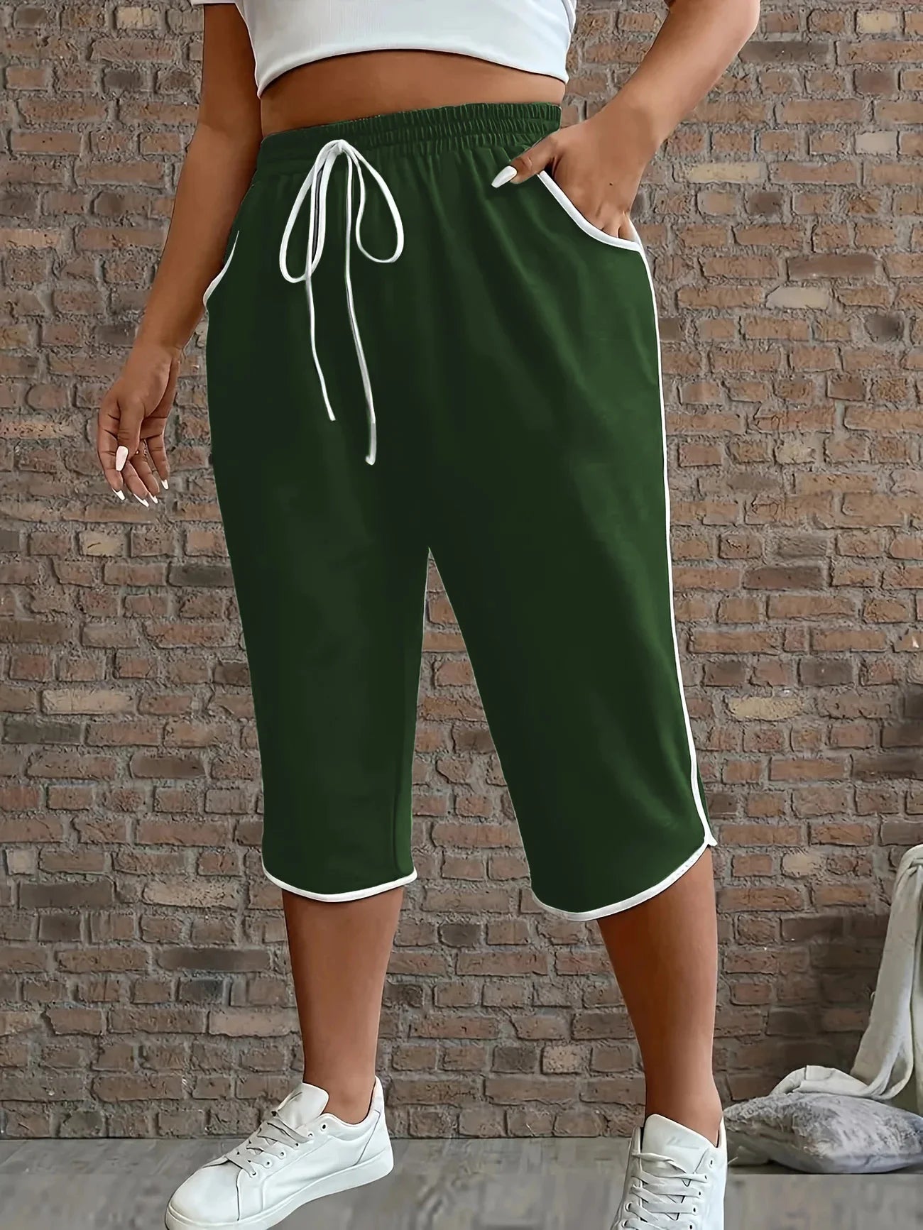 Plus size women's contrasting comfortable stretch cropped pants