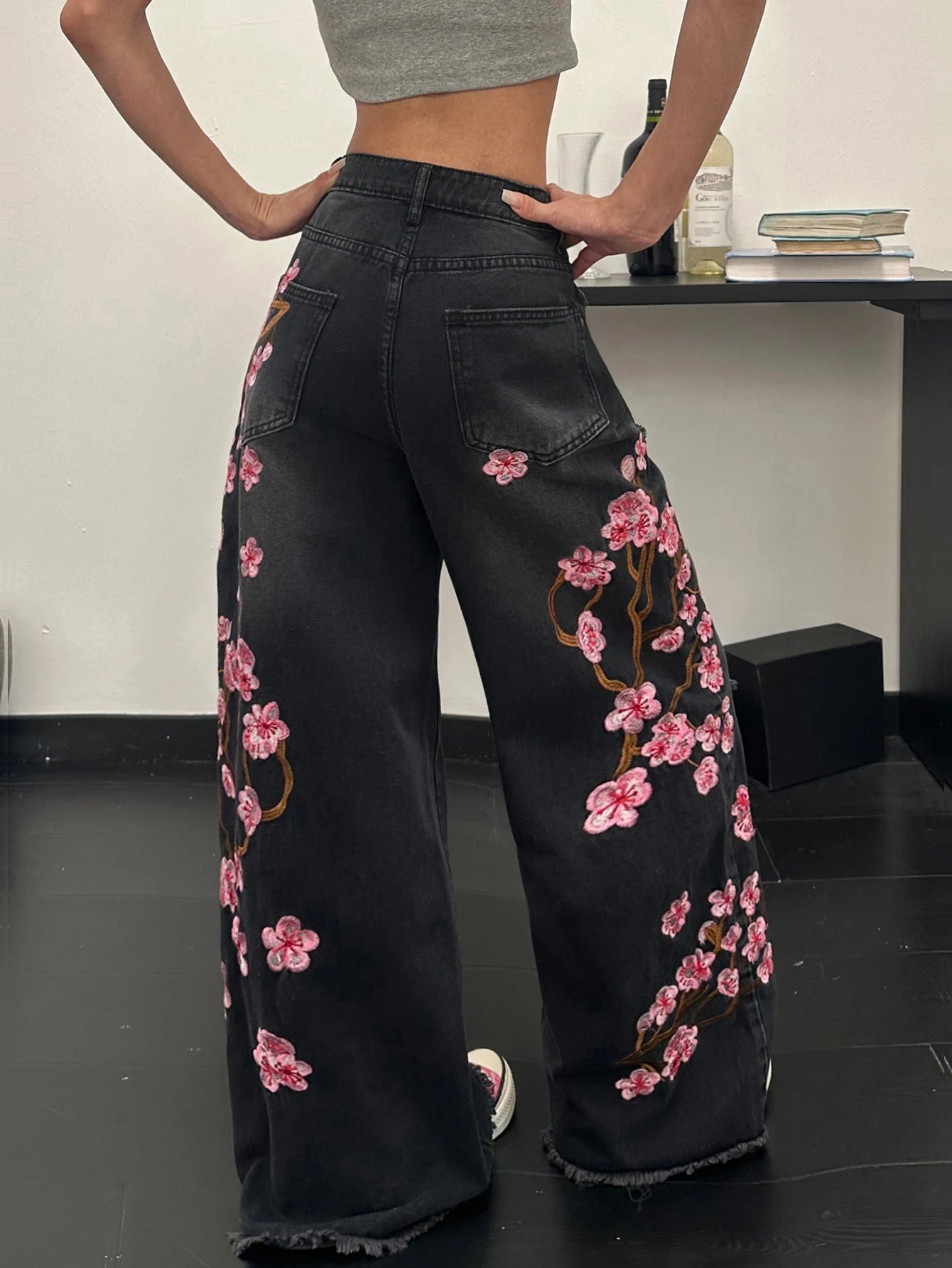 Women's European And American Style Floral Embroidered Black Loose Wide-Leg Jeans, Street Trend, Fashionable And Versatile, Soft And Comfortable High-Waisted Straight Trousers