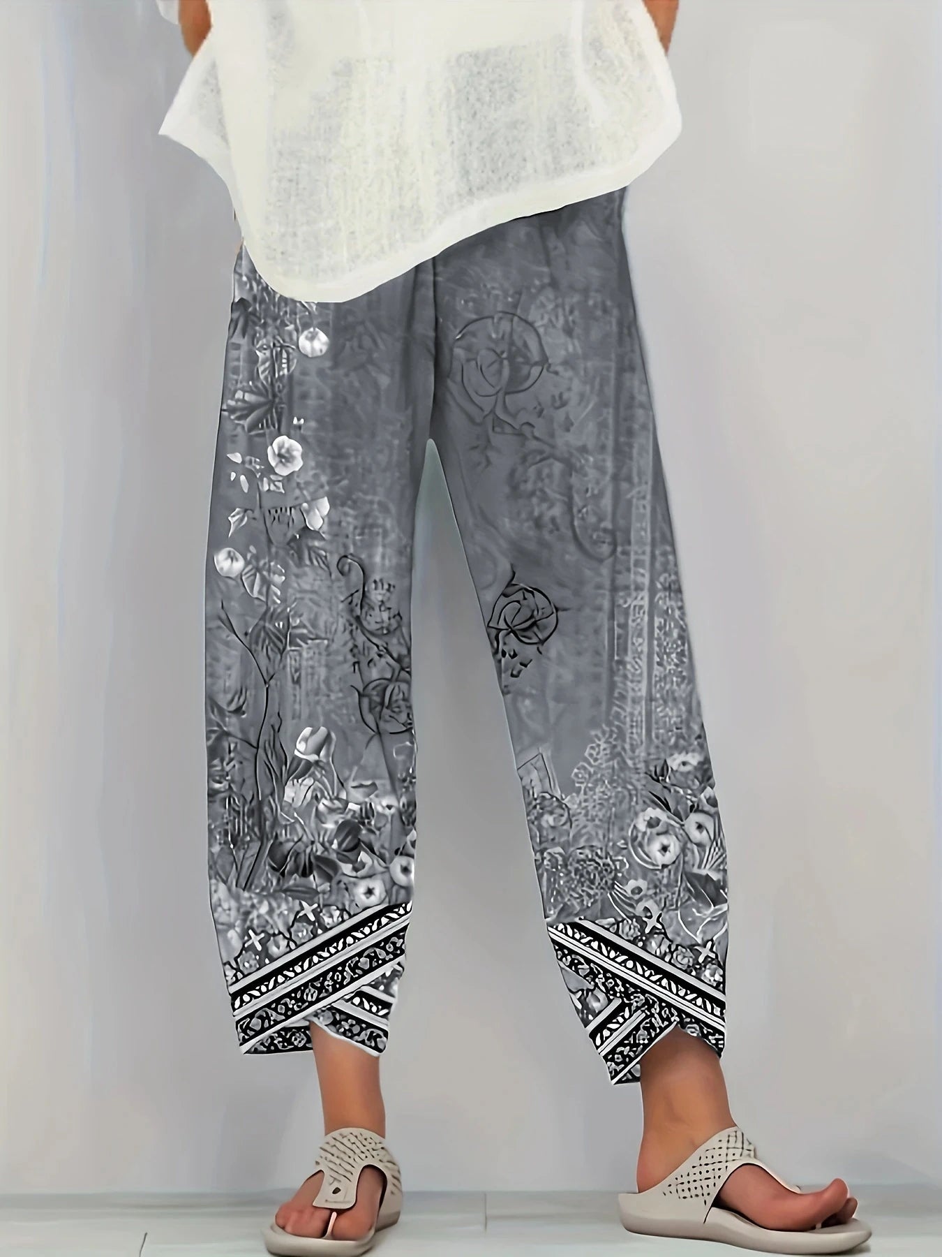 Retro Grey Floral Hem Border Print Plus Size Printed Wide Leg Capri Pants,