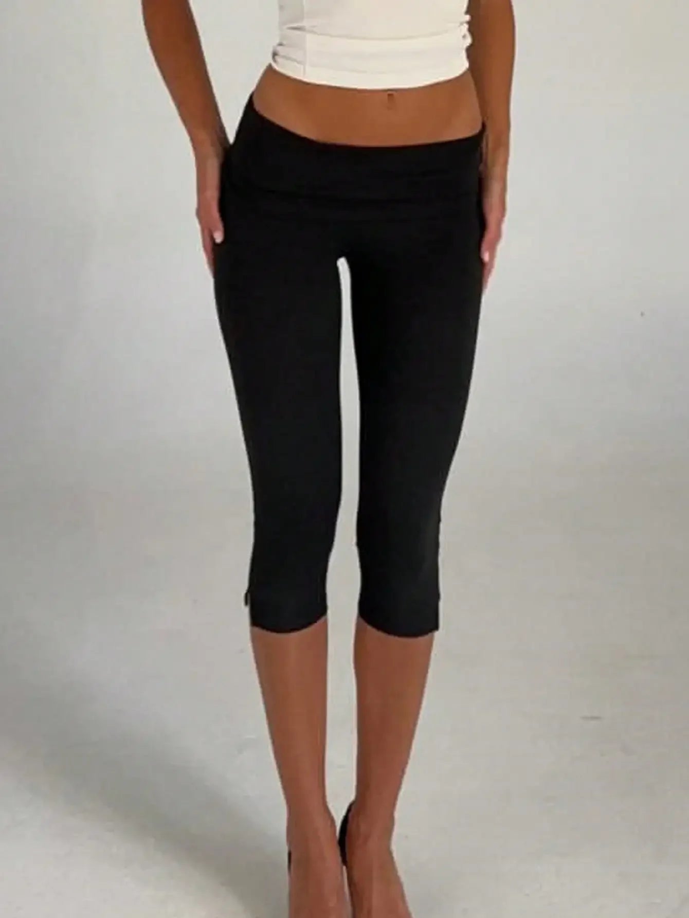 Women's Y2K Low Waist White Capri Leggings Fold Over Waistband Split Hem Solid Color Slim Fit Stretchy Cropped Leggings Buttery
