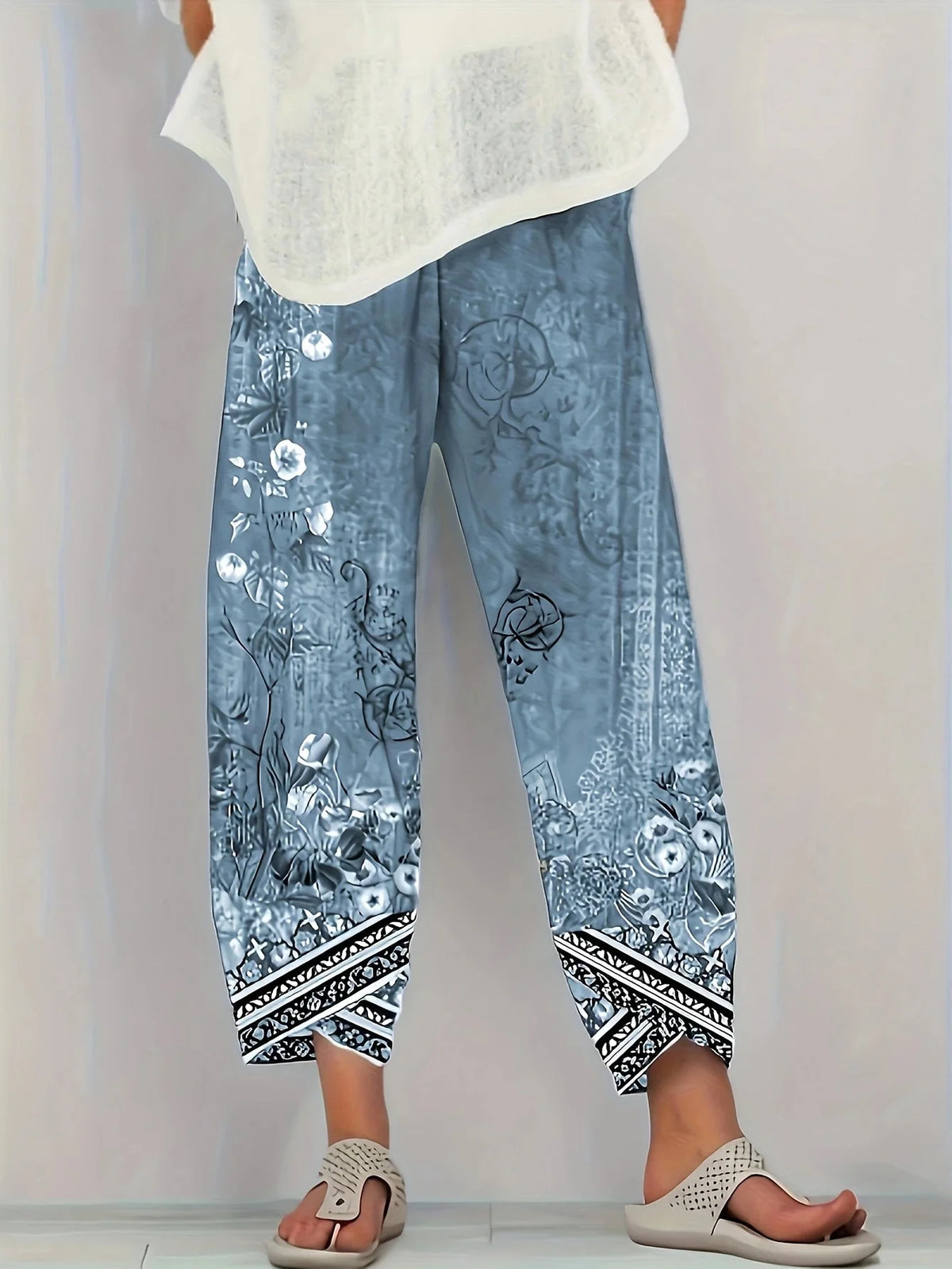 Retro Grey Floral Hem Border Print Plus Size Printed Wide Leg Capri Pants,