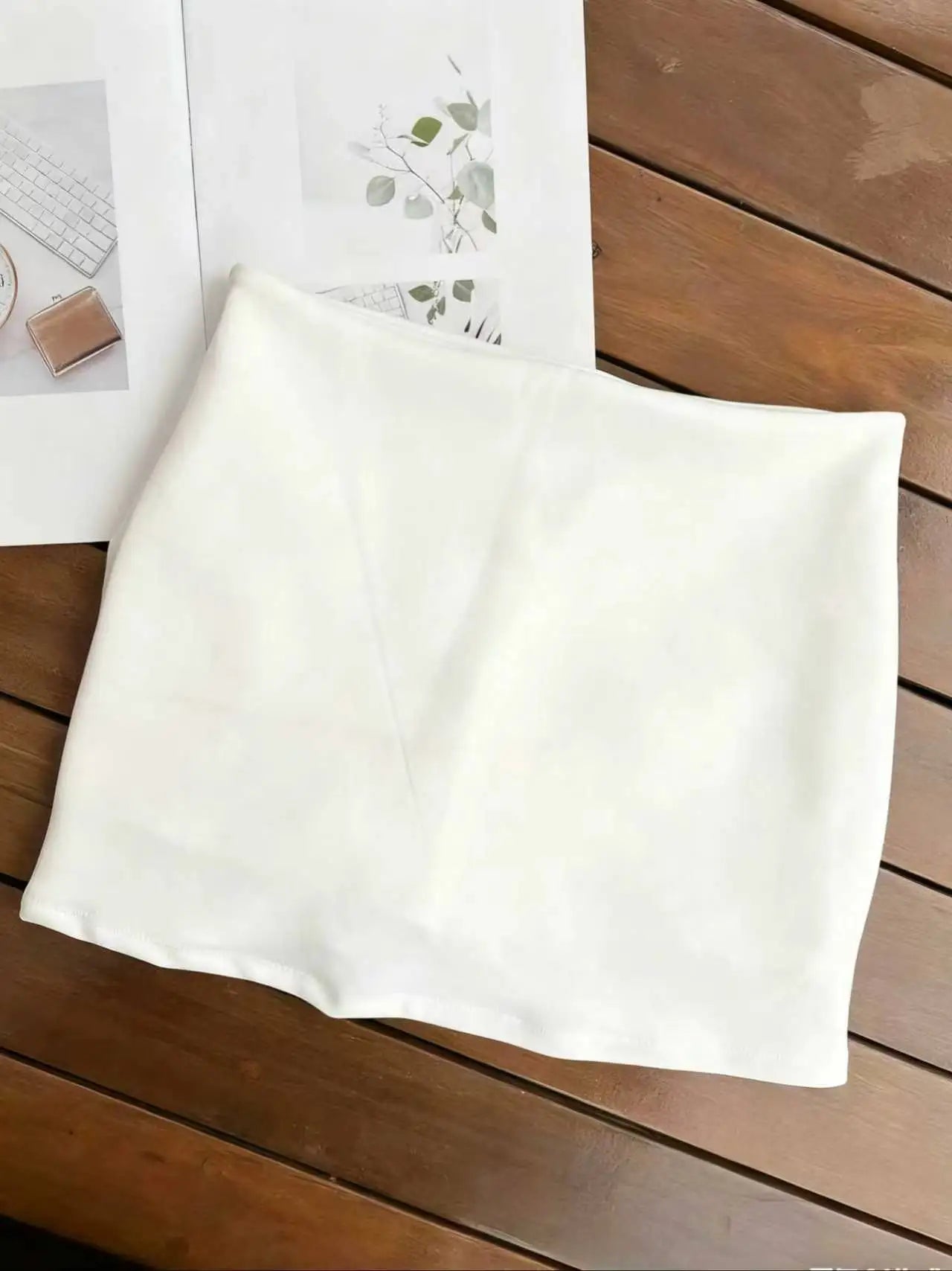 Women's White Short Skirt, Fashionable Solid Color Metallic Accent Pleated Bodycon Mini Skirt, for Fashionable Commuting, Busine