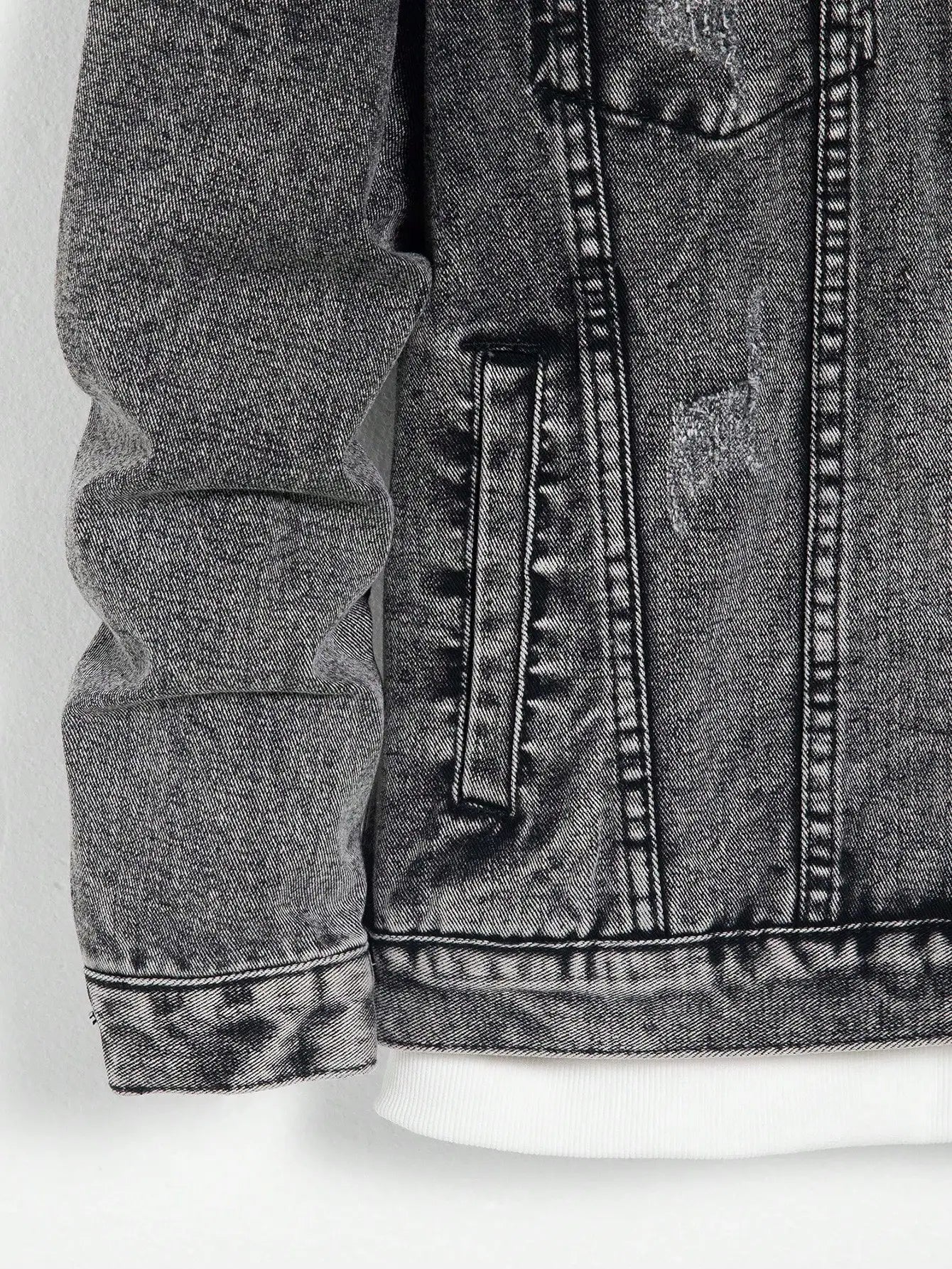Men's denim jacket for spring and autumn. Dark gray denim coat. Retro, trendy and fashionable. For daily casual wear.