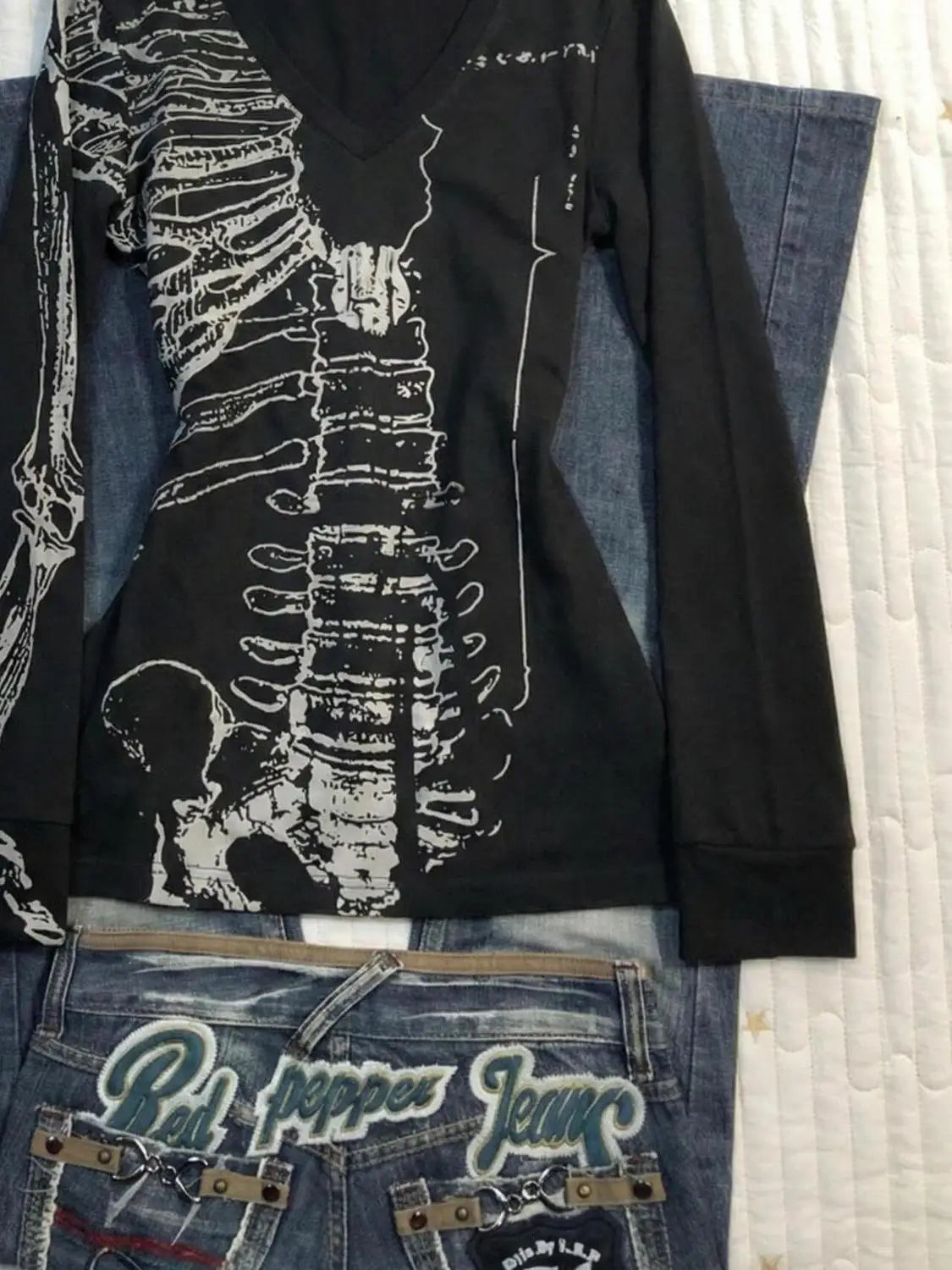 Spring American Retro Skull Printed Long Sleeve Tshirts Women V Neck Slim Fit Waist Base Tops Punk Dark Y2k Gothic Fashion Tees