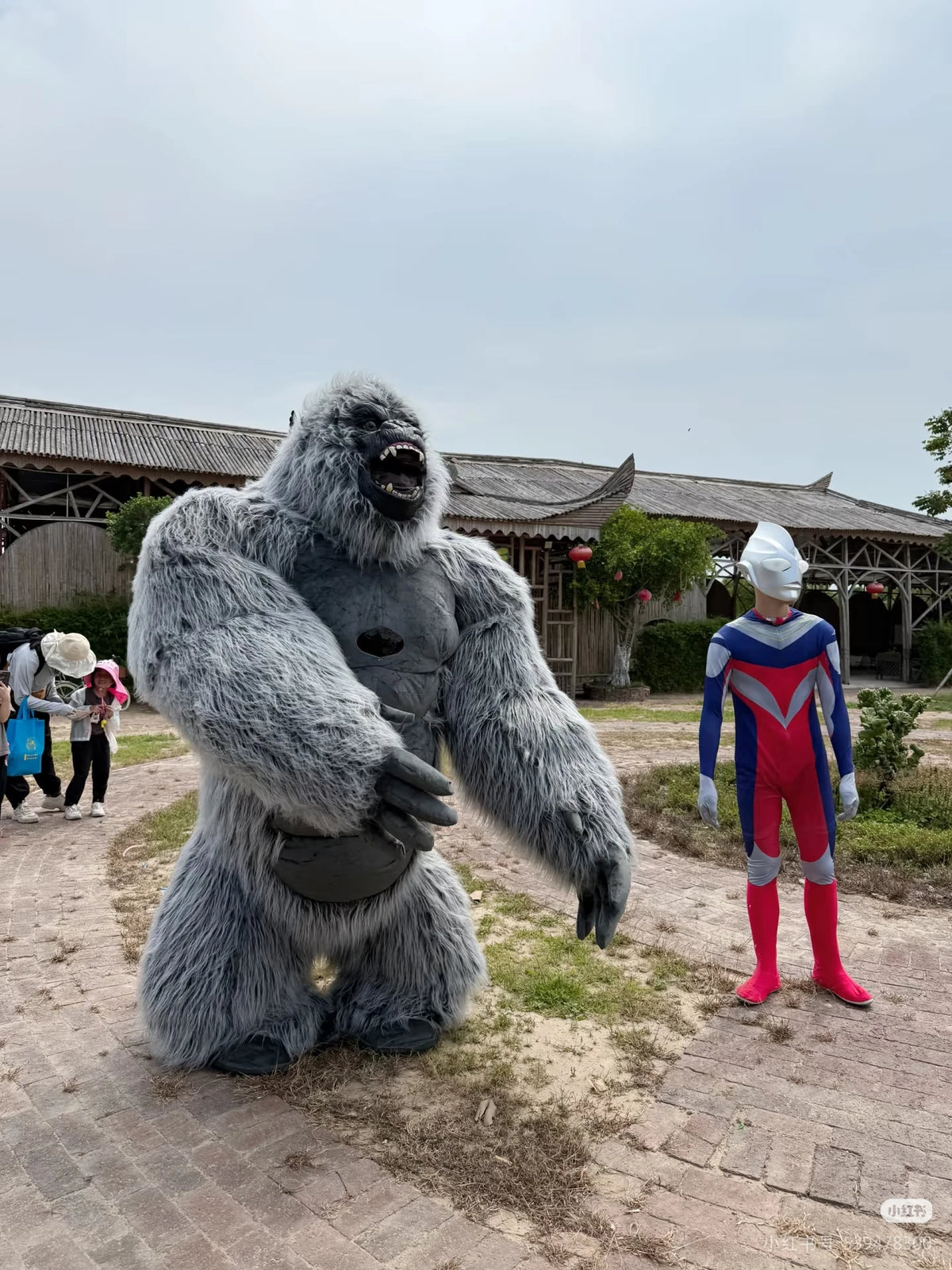 2.6m/3M King Kong Inflatable Costume Mascot With Battery Adult Character Cosplay Animal Birthday Halloween Party Event Plush Set