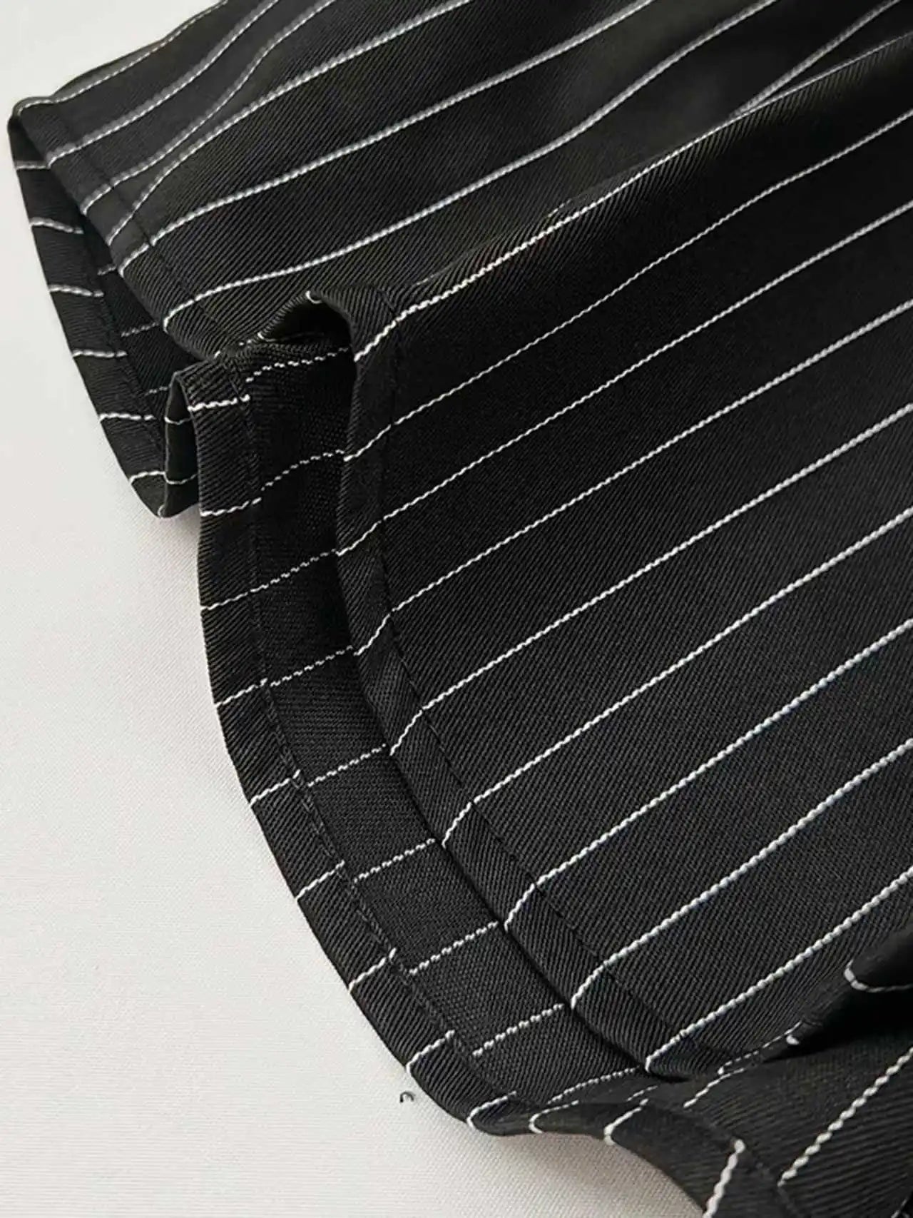 Spring and autumn high-end black striped shirt for men, long sleeve business casual daily commuting shirt.