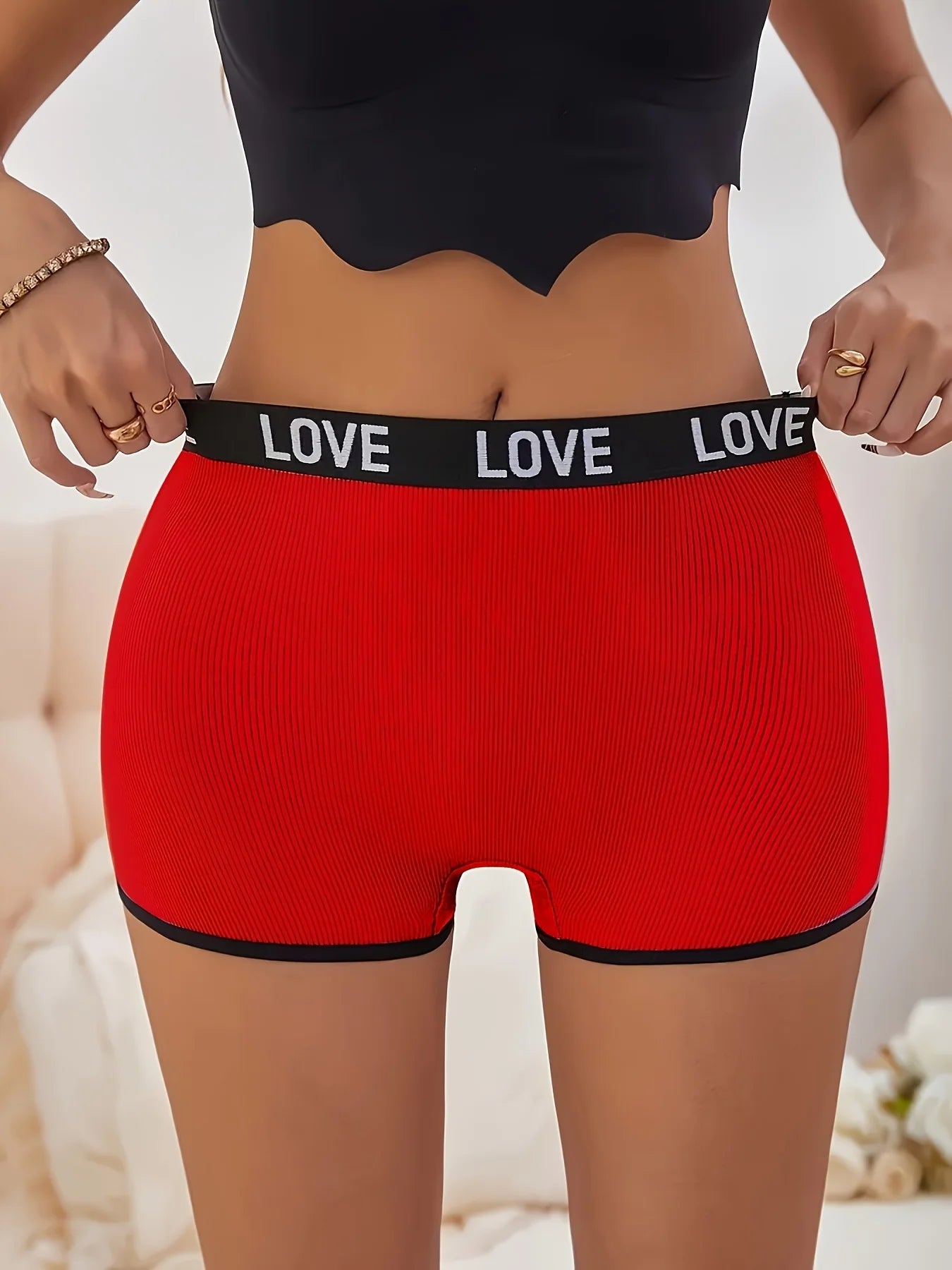 Random 7 pairs of mixed-color lettered waistband women's briefs are comfortable, casual, energetic, sporty and luxurious