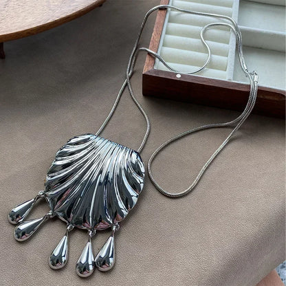 Vintage Exaggerated Metal Large Shell Shape Tassel Water Drop Pendant Necklaces for Women Party Heavy Jewelry Fashion Accessory
